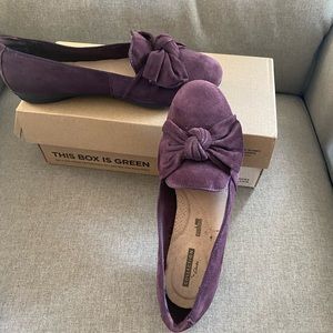 Clarks NWOT suede flats size 7
